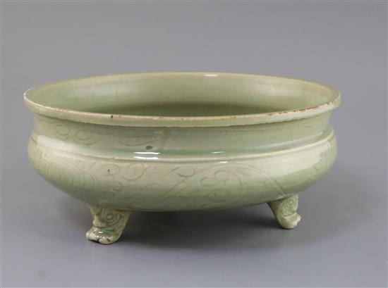 A Chinese Ming Longquan celadon tripod censer, 16th century, D. 27cm, hairline cracks